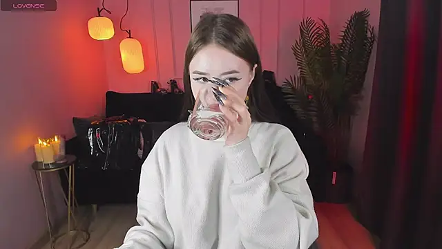 Lily Moonlight online show from December 20, 2024, 2:05 pm