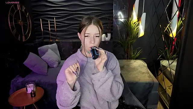 Lily Moonlight online show from December 26, 2024, 8:18 am