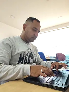 complisex2024 online show from October 24, 2025, 1:54 pm