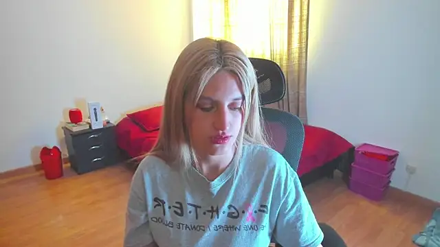 GiaRoussel online show from March 25, 2026, 2:16 pm