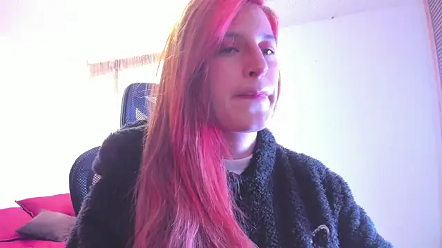 GiaRoussel online show from April 18, 2026, 3:36 pm