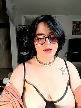 Snapshot of Lin-cute chatting on February 21, 2025, 7:34 am Lin-cute online show from February 21, 2025, 7:34 am