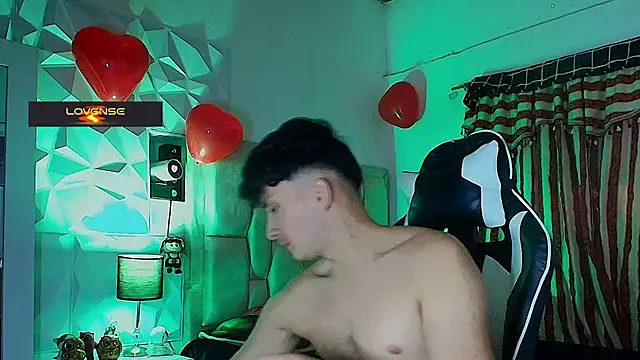 santyago taylor online show from February 26, 2025, 10:15 pm
