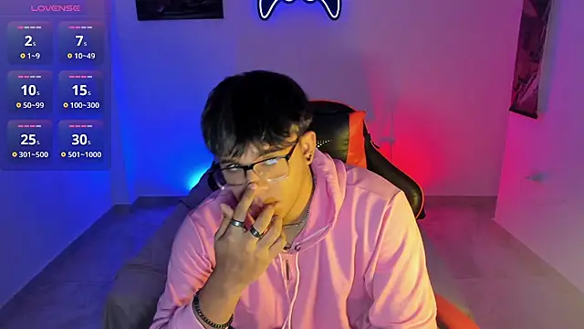 LuciferM Star online show from November 6, 2025, 2:37 am