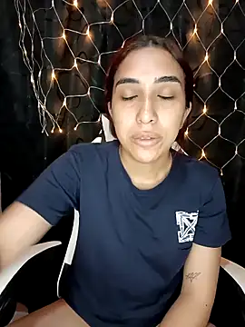 Snapshot of ifeelverywet_andhot chatting on September 18, 2025, 2:42 pm ifeelverywet andhot online show from September 18, 2025, 2:42 pm