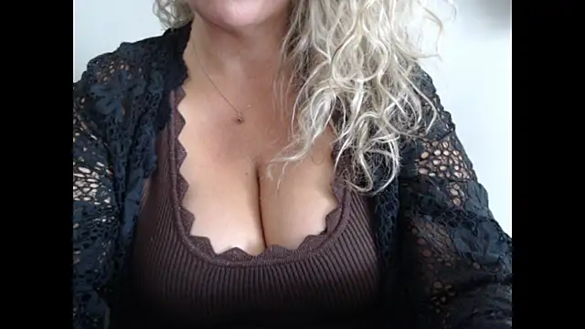 JenniLowen online show from June 11, 2026, 7:27 am