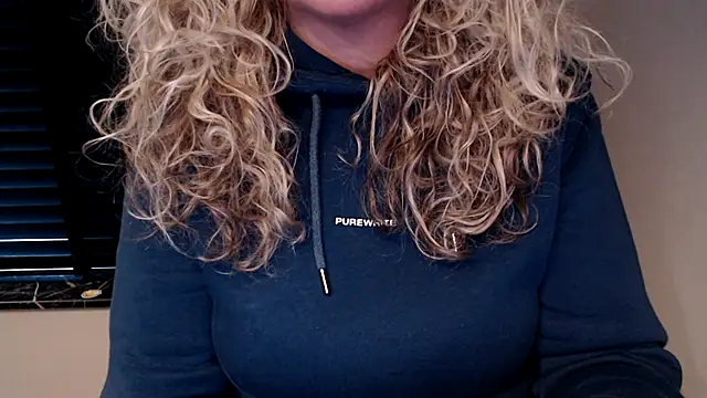 JenniLowen online show from February 10, 2025, 1:55 pm