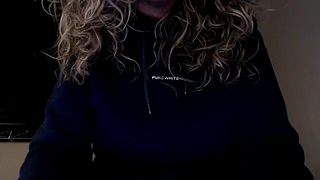 JenniLowen online show from February 10, 2025, 8:00 pm