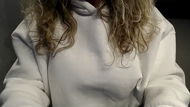 JenniLowen online show from February 17, 2025, 4:06 pm