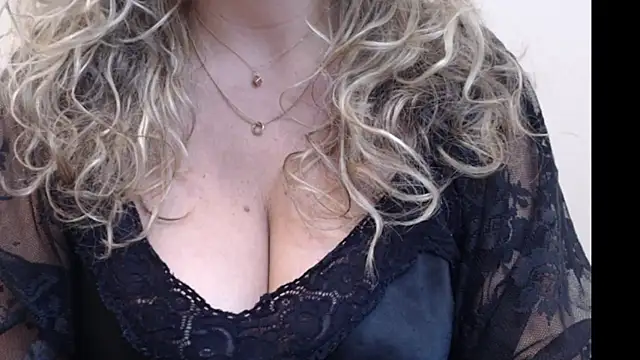 JenniLowen online show from February 6, 2025, 7:35 am