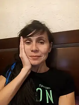 Francenia lolis online show from September 19, 2025, 8:35 pm