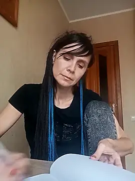 Francenia lolis online show from October 29, 2025, 7:40 am