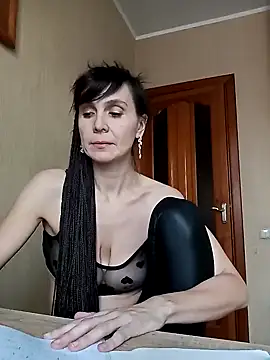 Francenia lolis online show from February 7, 2025, 1:32 pm