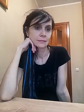 Francenia lolis online show from November 28, 2025, 7:19 am