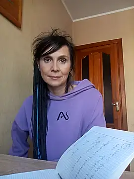 Francenia lolis online show from January 18, 2026, 11:02 am