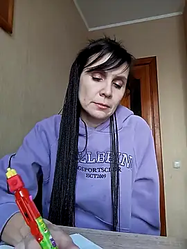 Francenia lolis online show from February 6, 2025, 8:18 am