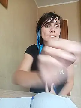 Francenia lolis online show from September 19, 2025, 8:07 am