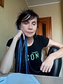 Francenia lolis online show from September 21, 2025, 9:14 am