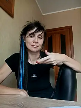 Francenia lolis online show from October 8, 2025, 9:55 am