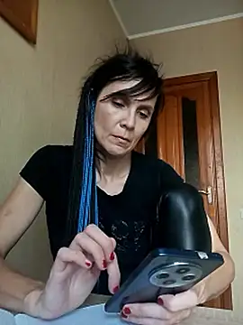 Francenia lolis online show from October 7, 2025, 7:31 am