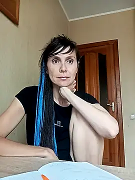 Francenia lolis online show from September 12, 2025, 9:31 am