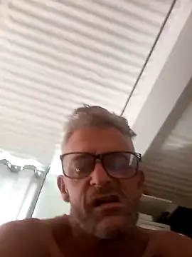 Snapshot of NICJOHNS chatting on February 16, 2025, 12:43 pm NICJOHNS online show from February 16, 2025, 12:43 pm