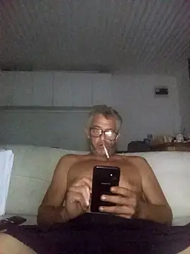 Snapshot of NICJOHNS chatting on February 25, 2025, 11:04 pm NICJOHNS online show from February 25, 2025, 11:04 pm