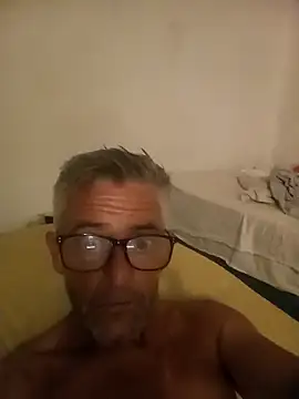 Snapshot of NICJOHNS chatting on January 4, 2025, 4:54 am NICJOHNS online show from January 4, 2025, 4:54 am