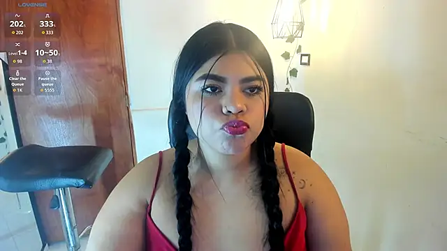 aitana-purple online show from December 19, 2025, 12:03 am