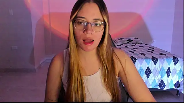 Snapshot of atenas_05_ chatting on September 20, 2025, 9:47 am atenas 05 online show from September 20, 2025, 9:47 am