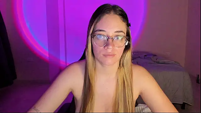 Snapshot of atenas_05_ chatting on October 24, 2025, 9:52 am atenas 05 online show from October 24, 2025, 9:52 am