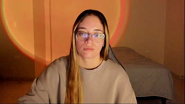 Snapshot of atenas_05_ chatting on October 28, 2025, 9:30 am atenas 05 online show from October 28, 2025, 9:30 am