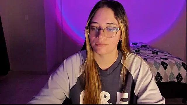 Snapshot of atenas_05_ chatting on October 11, 2025, 9:32 am atenas 05 online show from October 11, 2025, 9:32 am