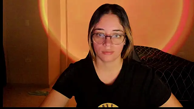 Snapshot of atenas_05_ chatting on October 17, 2025, 9:34 am atenas 05 online show from October 17, 2025, 9:34 am