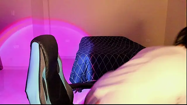 Snapshot of atenas_05_ chatting on October 4, 2025, 9:22 am atenas 05 online show from October 4, 2025, 9:22 am