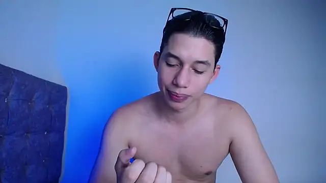 CoupleLatinn online show from January 22, 2025, 5:59 am