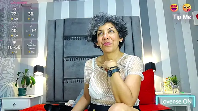 Julianewell online show from February 22, 2025, 7:03 pm