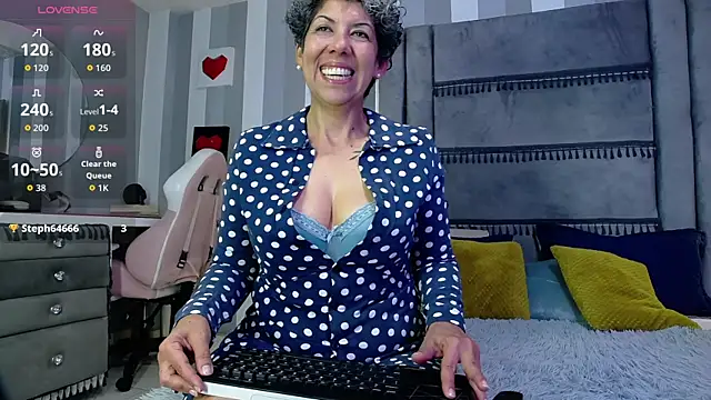 Julianewell online show from February 9, 2026, 12:25 pm