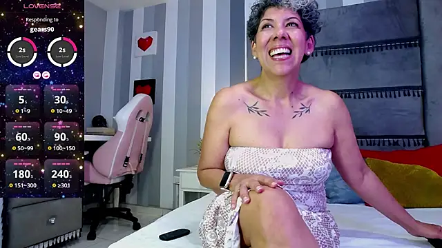 Julianewell online show from April 14, 2026, 12:32 pm