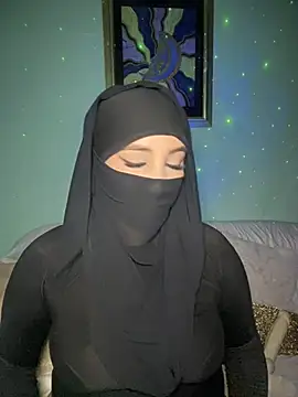 Zeynep-Lahsen online show from February 25, 2025, 1:21 pm
