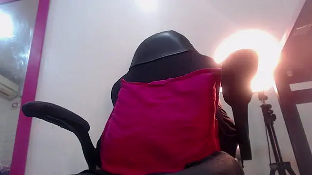 DirtyNaughXX online show from October 10, 2025, 3:13 pm