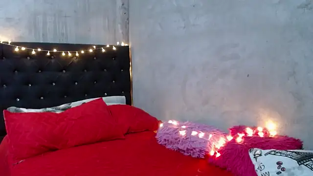 Snapshot of GeovannaFranco chatting on February 18, 2025, 12:48 am GeovannaFranco online show from February 18, 2025, 12:48 am