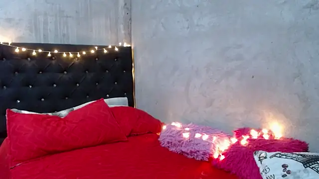 Snapshot of GeovannaFranco chatting on February 18, 2025, 3:53 am GeovannaFranco online show from February 18, 2025, 3:53 am