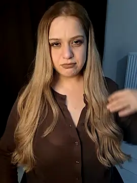 Snapshot of cansuozell chatting on October 10, 2025, 5:47 pm cansuozell online show from October 10, 2025, 5:47 pm