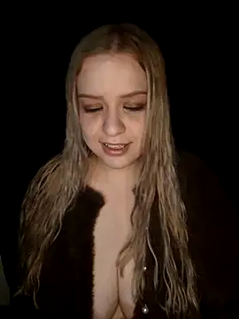 Snapshot of cansuozell chatting on October 20, 2025, 7:36 pm cansuozell online show from October 20, 2025, 7:36 pm