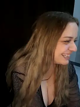 Snapshot of cansuozell chatting on October 25, 2025, 7:58 pm cansuozell online show from October 25, 2025, 7:58 pm