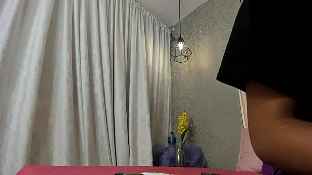 Snapshot of KOURTNEY-- chatting on January 9, 2026, 2:18 am KOURTNEY-- online show from January 9, 2026, 2:18 am