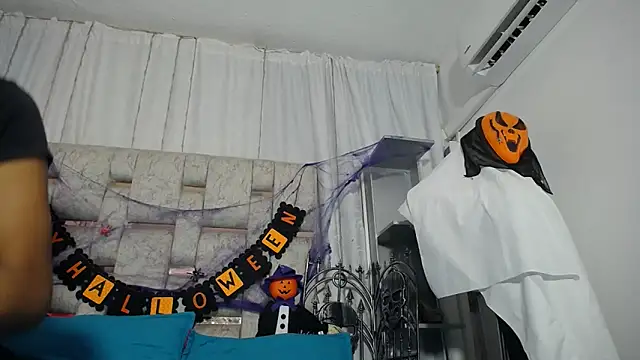 KOURTNEY-- online show from October 31, 2025, 1:24 am