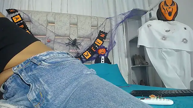 Snapshot of KOURTNEY-- chatting on November 2, 2025, 2:16 am KOURTNEY-- online show from November 2, 2025, 2:16 am