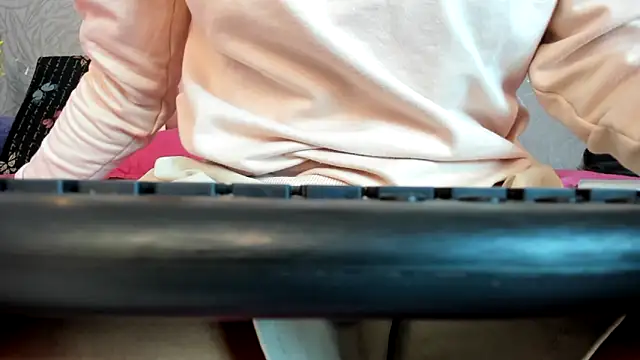 Snapshot of KOURTNEY-- chatting on January 7, 2026, 2:16 am KOURTNEY-- online show from January 7, 2026, 2:16 am